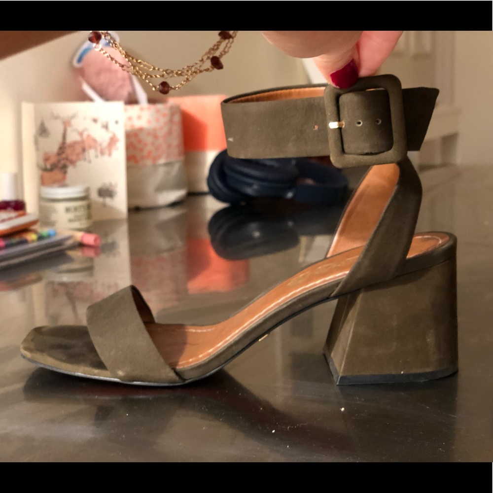 L’intervalle Shoes
